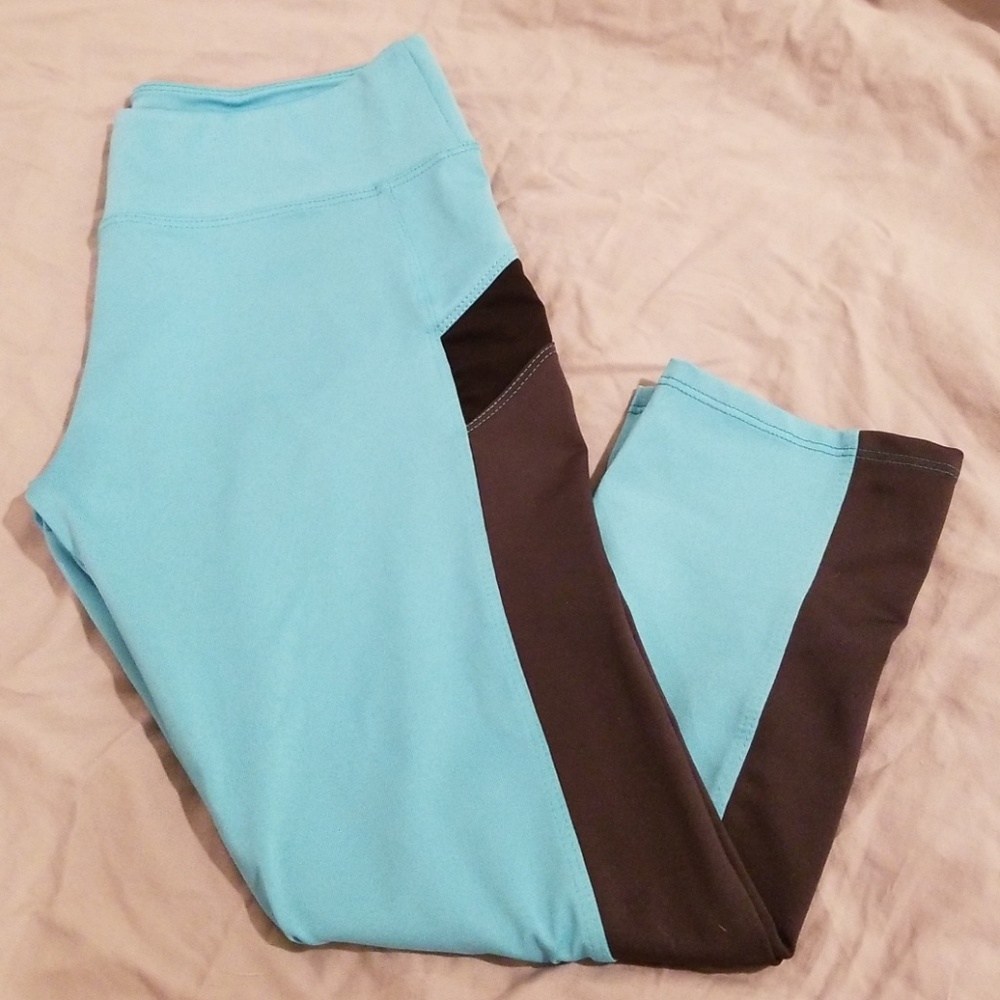 2/$10_Babakul Activewear Capri Leggings
